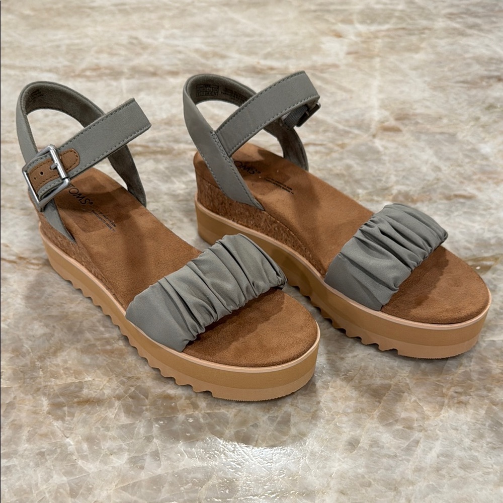 Toms Wedge Sandals